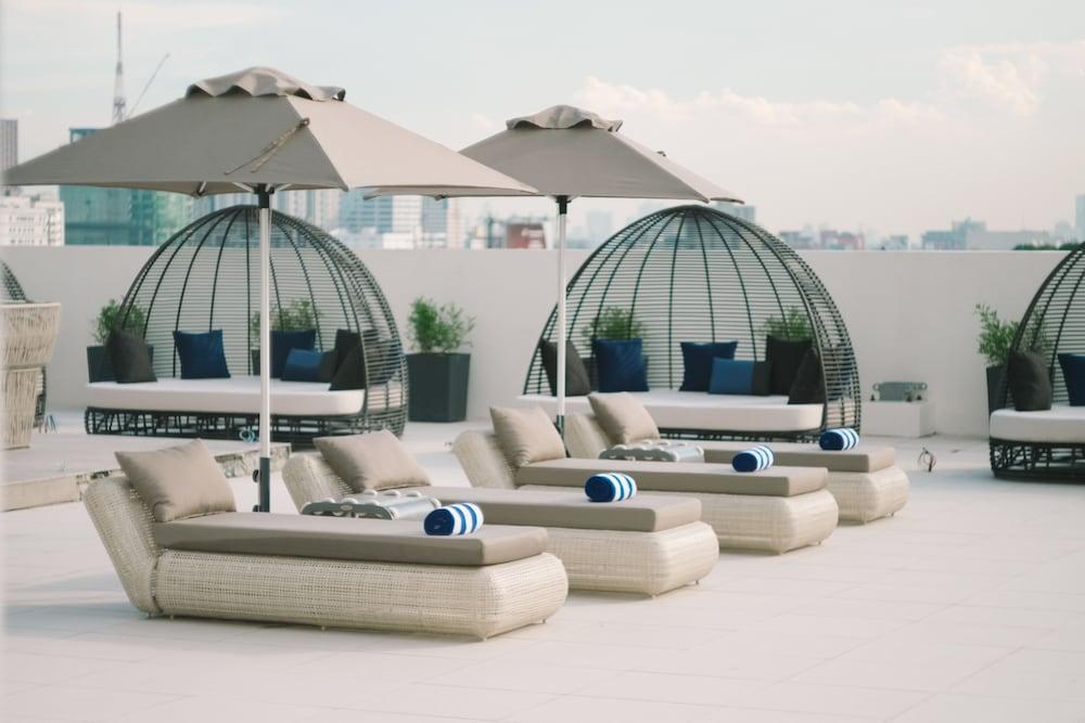 Seda Vertis North Quezón by Eksteriør bilde The rooftop pool at the hotel