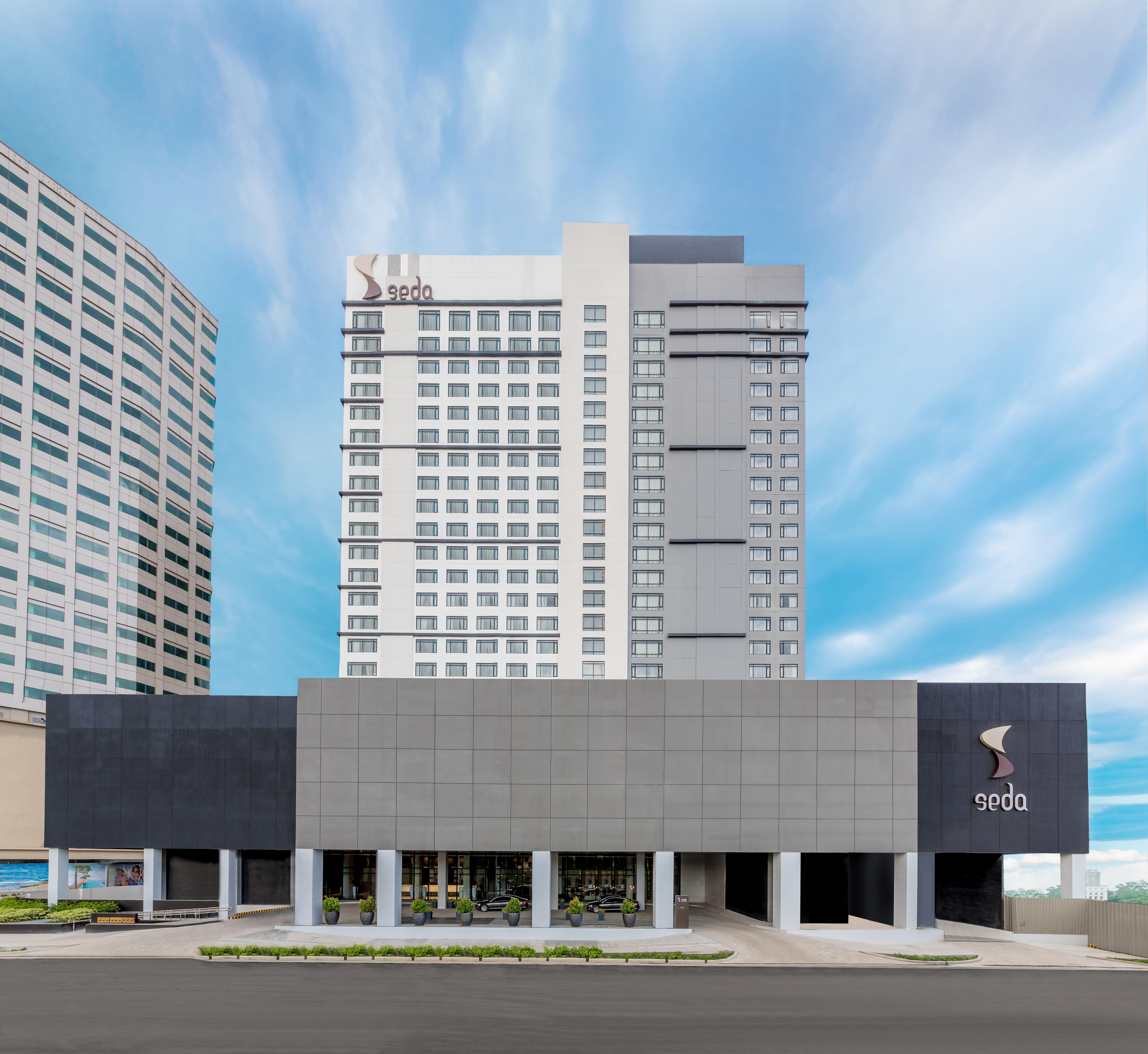 Seda Vertis North Quezón by Eksteriør bilde The Seda Hotel in Iloilo City
