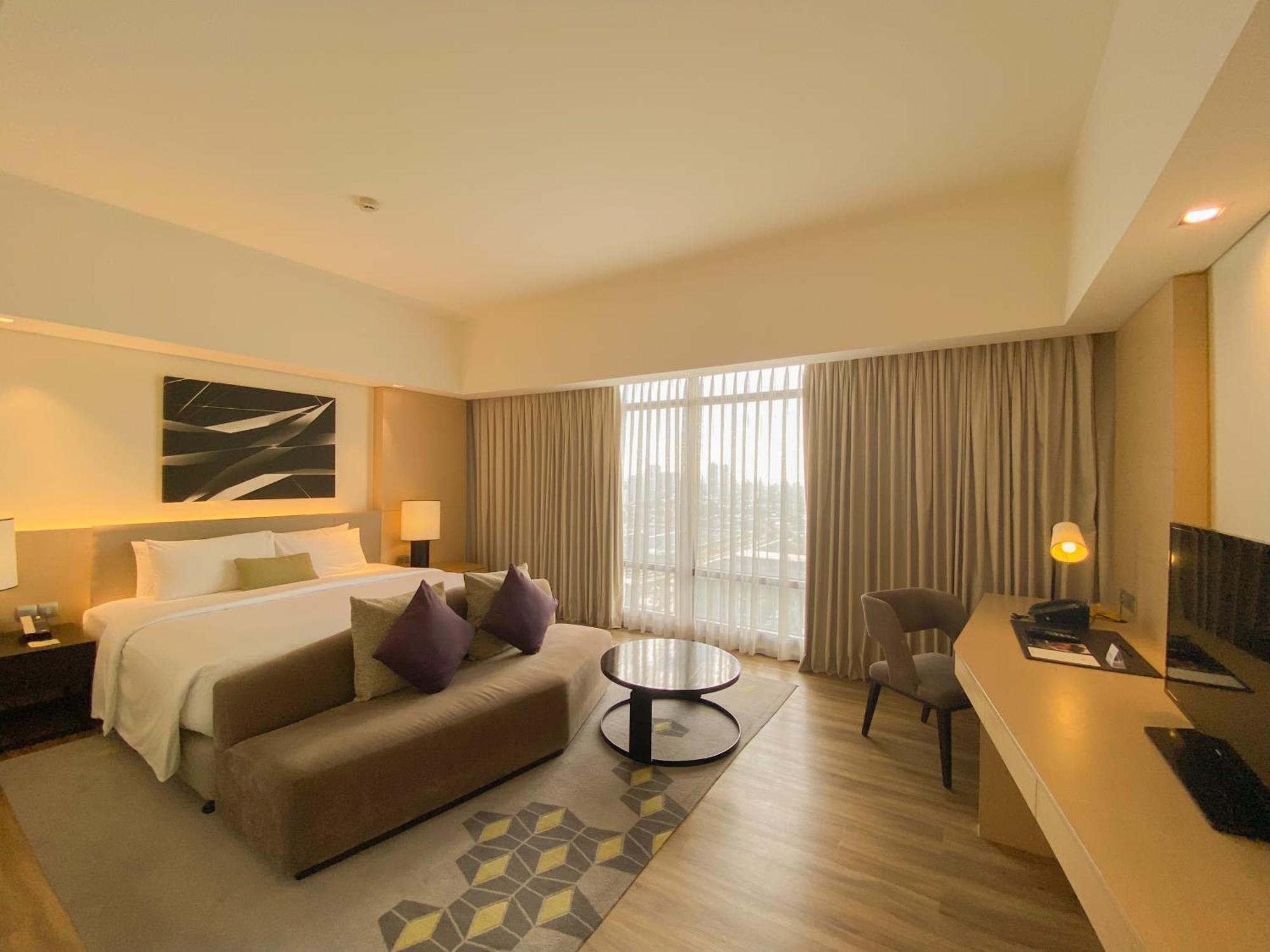 Seda Vertis North Quezón by Eksteriør bilde Deluxe Room