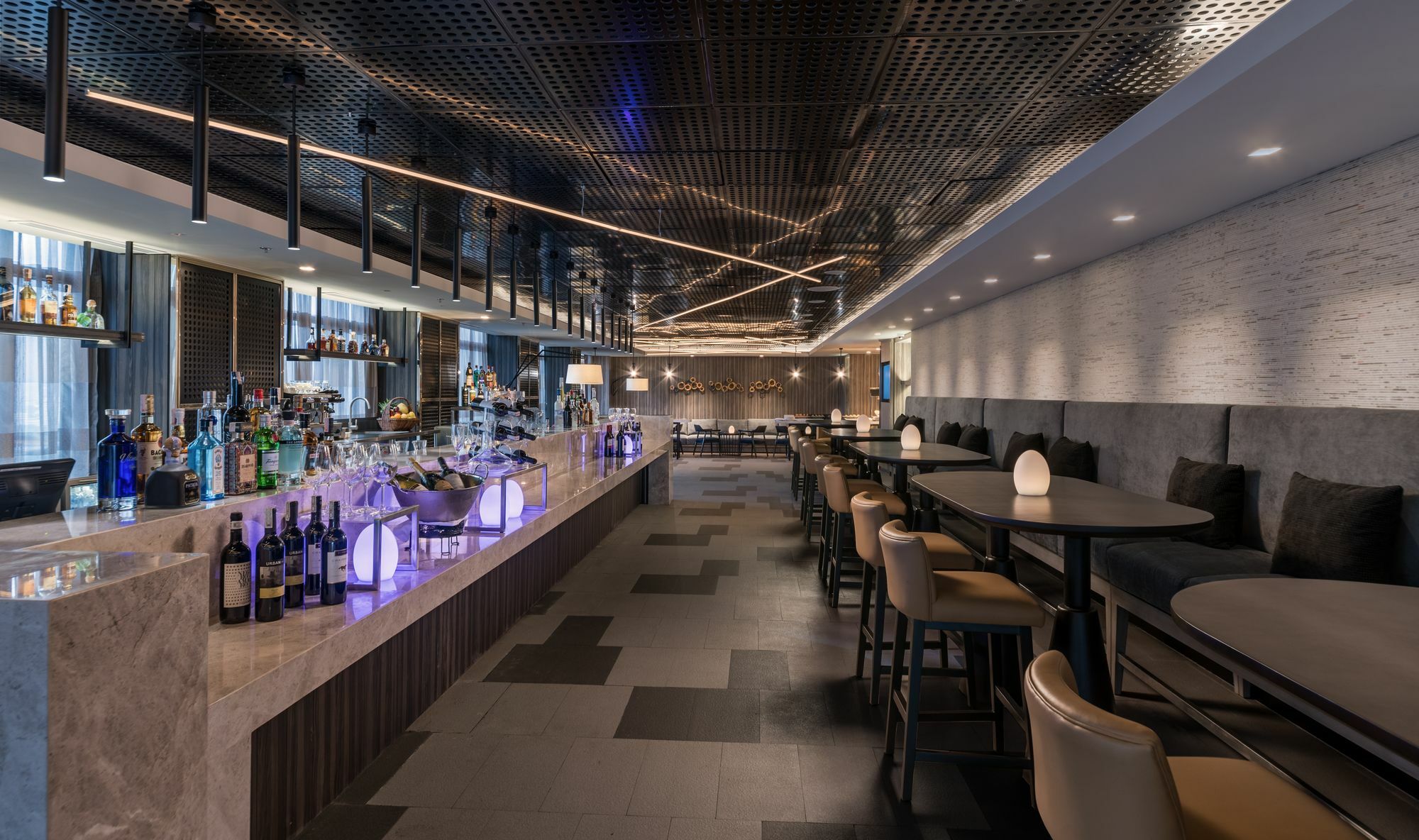 Seda Vertis North Quezón by Eksteriør bilde The bar at the lounge